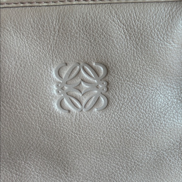 Loewe Pink Leather Briefcase with Elegant Design - Picture 2 of 11